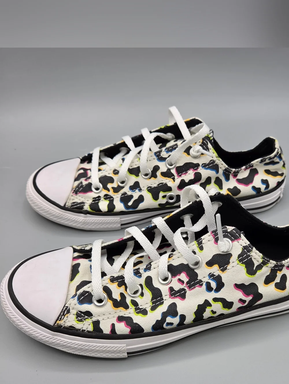 Converse Kids Low-Top Sneakers in White with Neon Leopard Print - Size 3